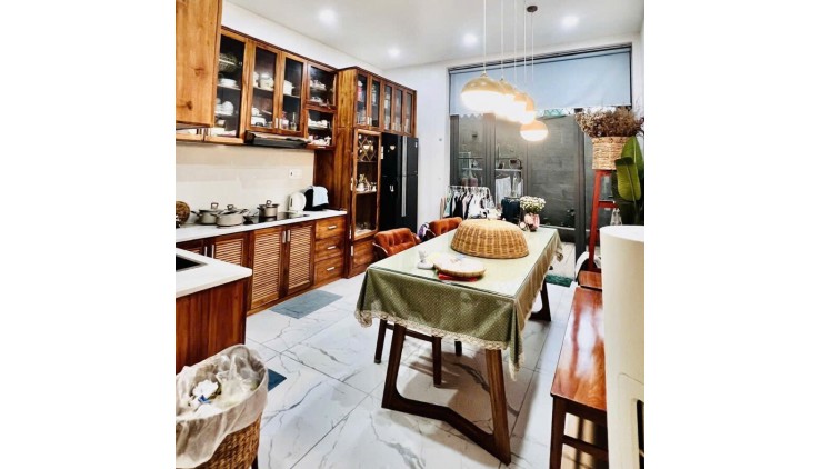 BÁN NHÀ 3 TẦNG Phường Tam Phú, 152m2 Giá Chỉ 9,5 Tỷ,  Đường 2 Xe Hơi Tránh, Tặng Full Nội Thất Gần Nửa tỷ